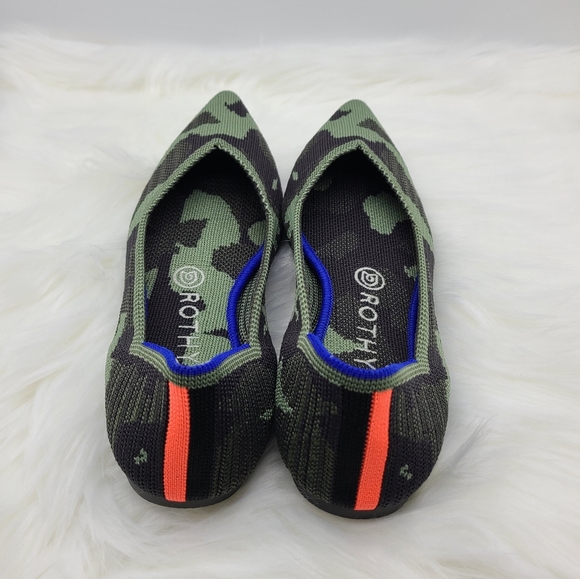 Rothys Olive Camo blue halo points - Picture 2 of 8